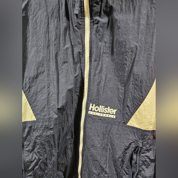 Hollister Lightweight Windbreaker for Womens - Picture 3 of 5